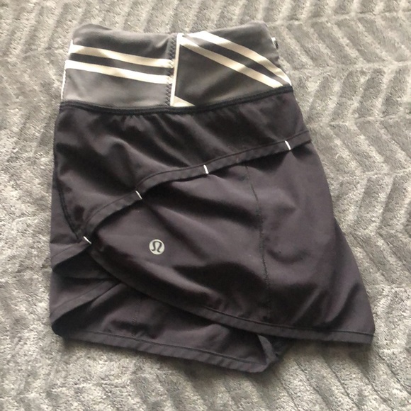 Lululemon Speed Up Shorts - Picture 4 of 4